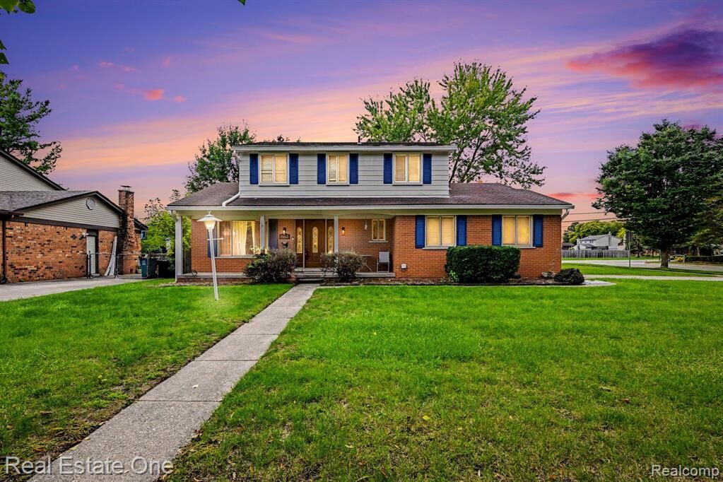 Property Photo:  2320 Greensboro Drive  MI 48085 