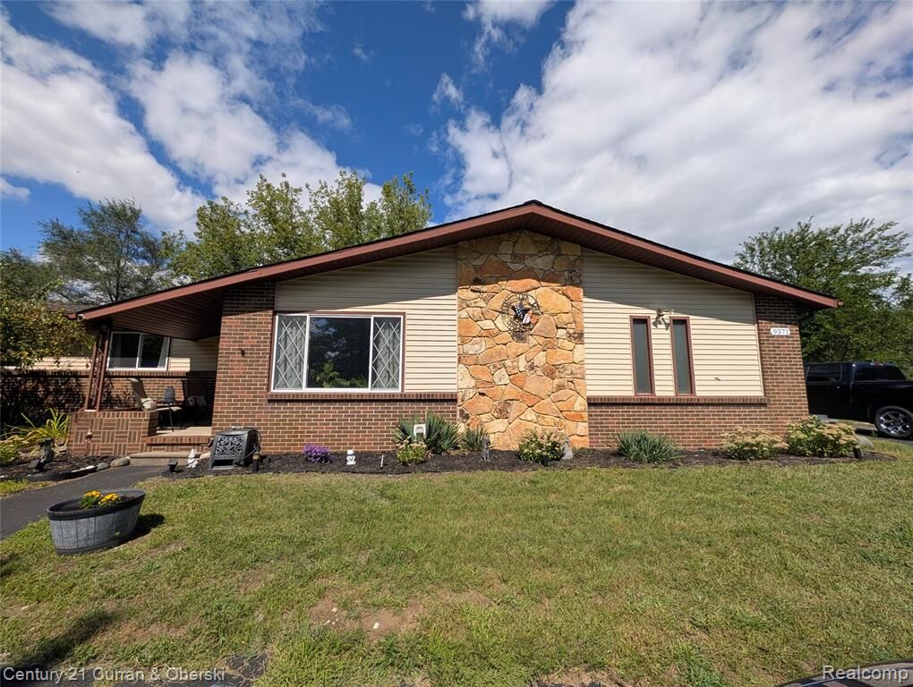 Property Photo:  9371 Bennett Lake Road  MI 48430 