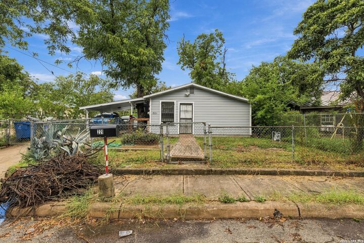 Property Photo: 221 S San Manuel St TX 78237