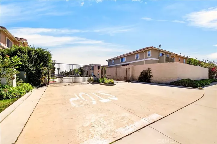 Property Photo:  1669 Orchid Way  CA 90248 