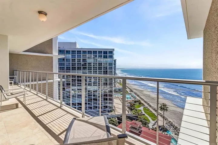 Property Photo: 1720 Avenida Del Mundo 1105 CA 92118