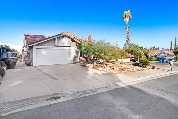 Property Photo: 16064 Via Norte CA 92530