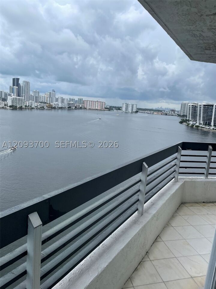 Property Photo: 19101 NE 36th Ct 1612 FL 33180