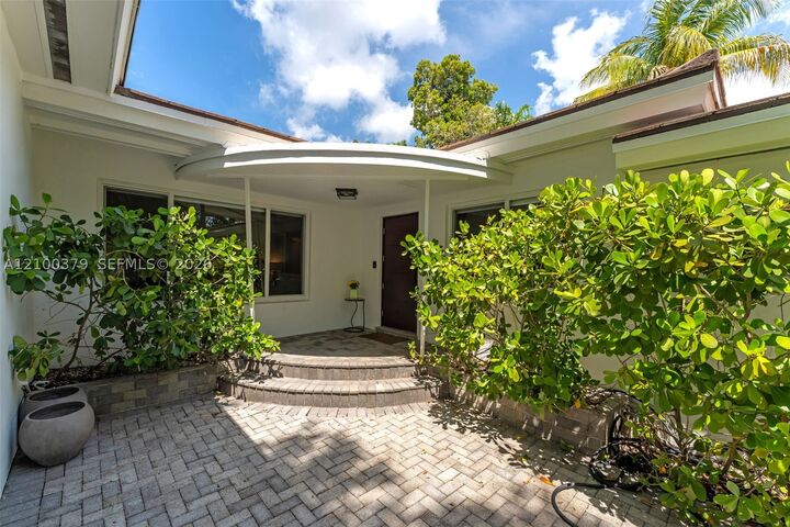 Property Photo:  8 Pinta Rd  FL 33133 