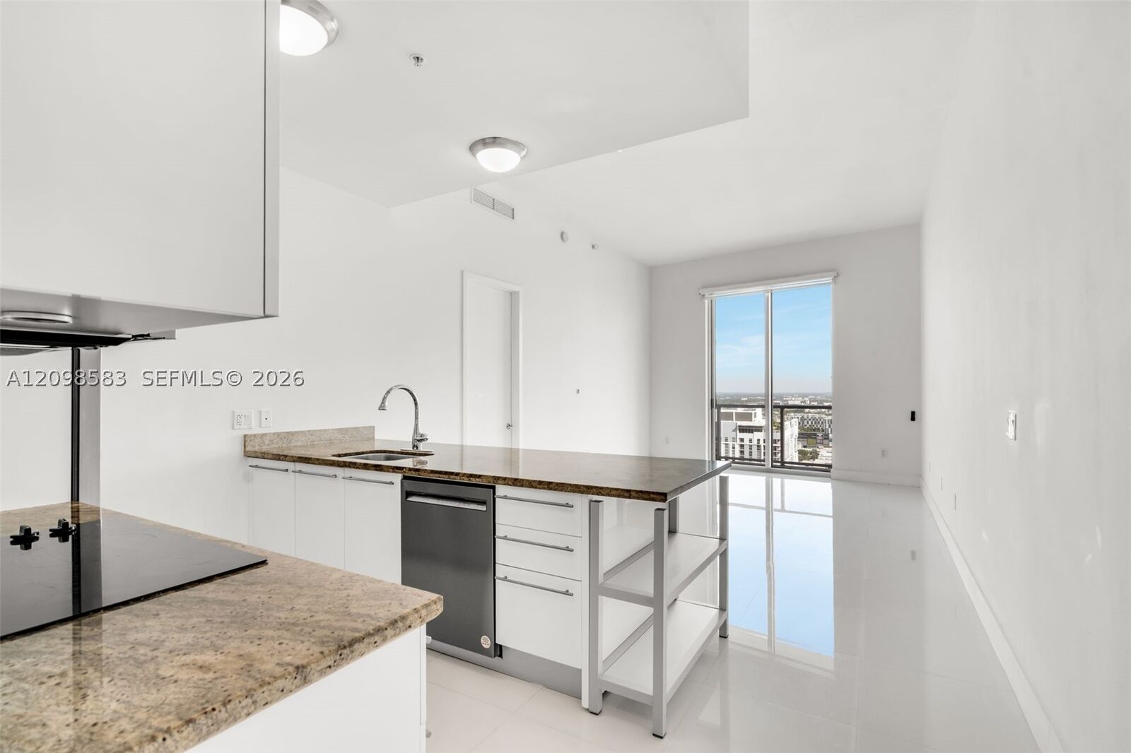 Property Photo:  185 SW 7th St 4401  FL 33130 