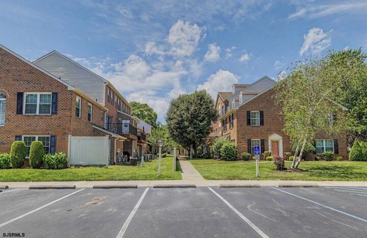 Property Photo:  1551 Ben Franklin Ct 1551  NJ 08330 