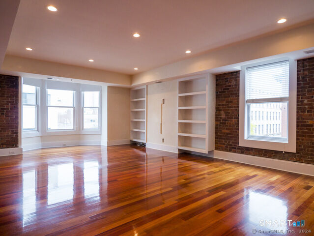 Property Photo: 116 Crown Street 3A CT 06510