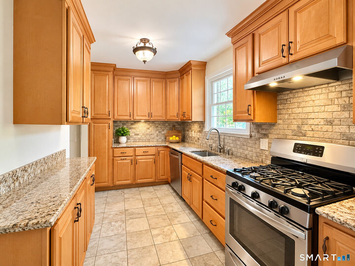 Property Photo:  406 Lakeside Drive  CT 06606 