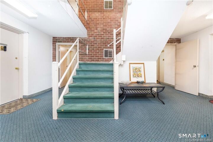 Property Photo:  108 Oakwood Avenue B-1  CT 06119 