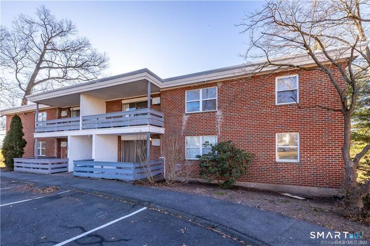 Property Photo:  108 Oakwood Avenue B-1  CT 06119 