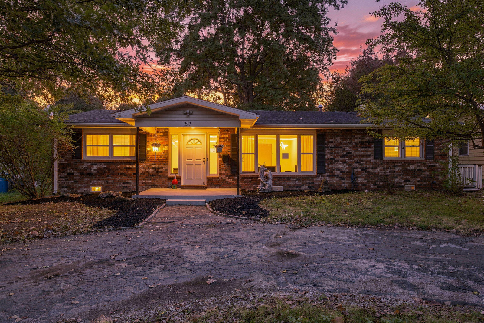 Property Photo: 617 N Elmwood Avenue MO 65802