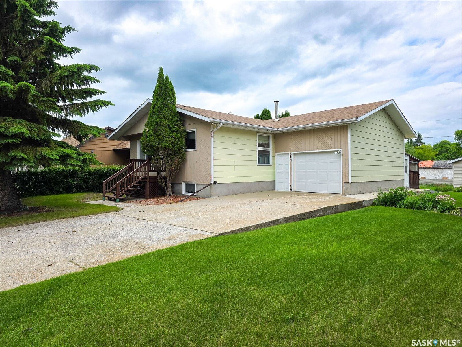 Property Photo:  618 4th Avenue W  SK S0A 2P0 