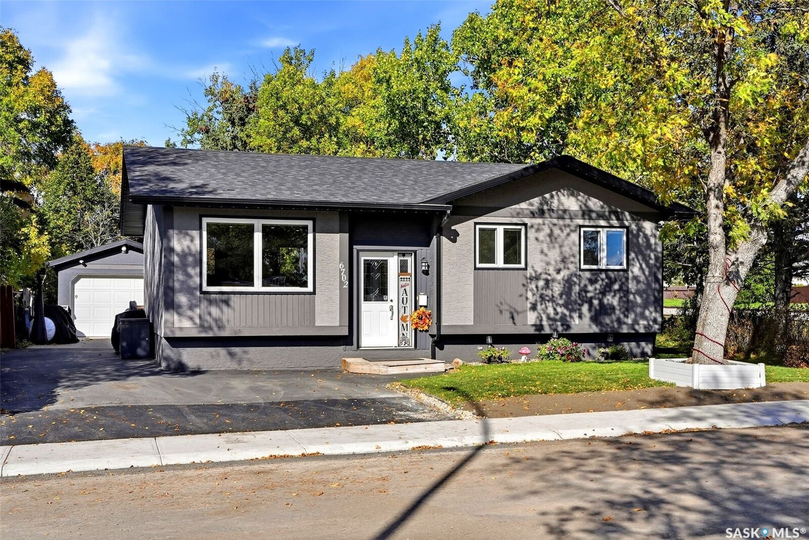 Property Photo:  6702 Whelan Drive  SK S4X 3V8 