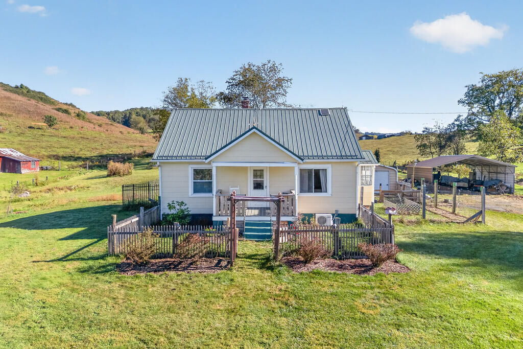 Property Photo:  8557 Spring Valley Rd  VA 24330 