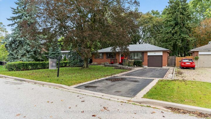 Property Photo: 433 Brownfield Gardens ON M1C 2Y7