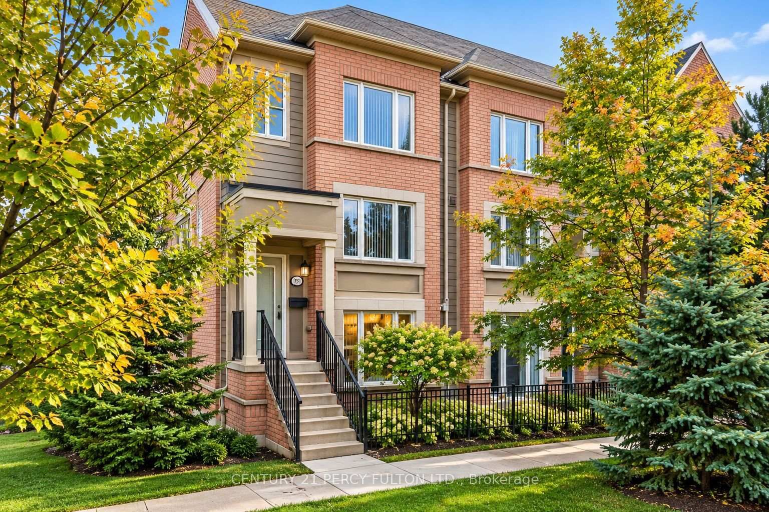 Property Photo: 15951 Bayview Avenue ON L4G 0S3