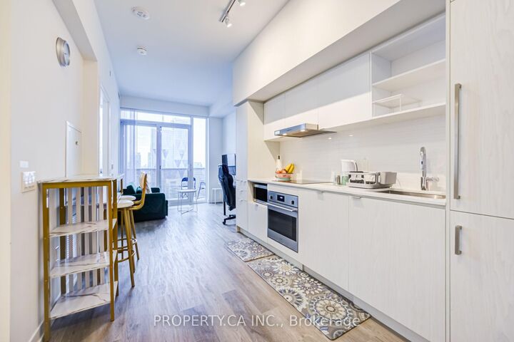 Property Photo:  55 Cooper Street 5109  ON M5E 0G1 