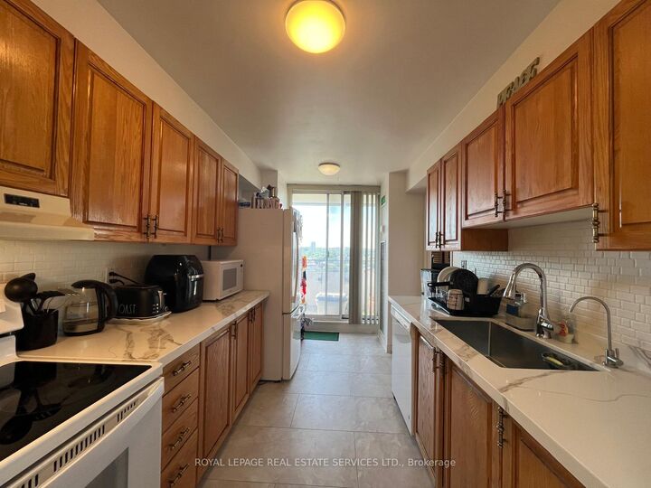Property Photo:  1300 Mississauga Valley Boulevard 902  ON L5A 3S9 