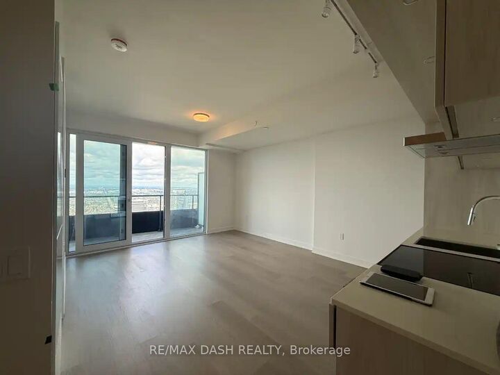 Property Photo:  448 Burnhamthorpe Road W 5604  ON L5B 0R4 