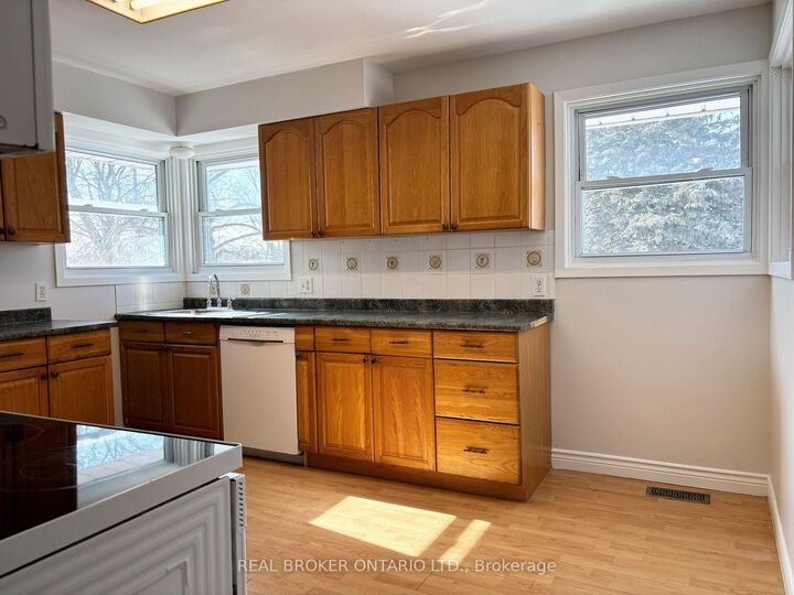 Property Photo:  327 Dover Street Main Fl  ON L1G 6G7 