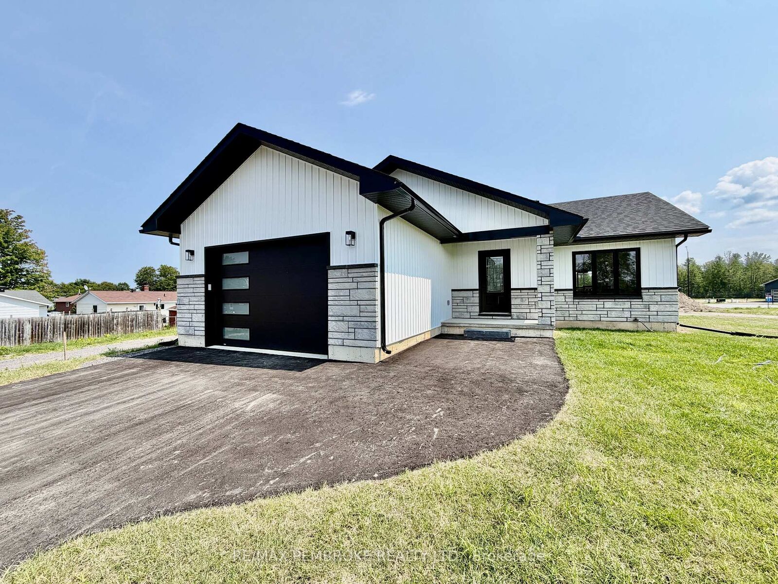Property Photo:  19 Eddy Crescent  ON K8A 0M1 