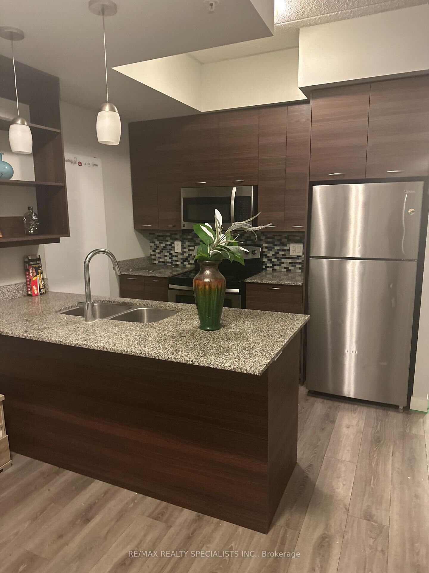 Property Photo:  318 Spruce Street 501  ON N2L 3M7 
