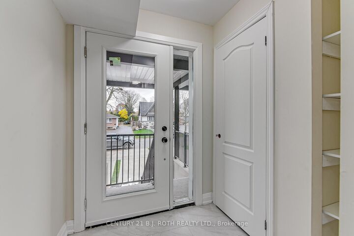 Property Photo:  98 Peel Street 6  ON L4M 3K7 