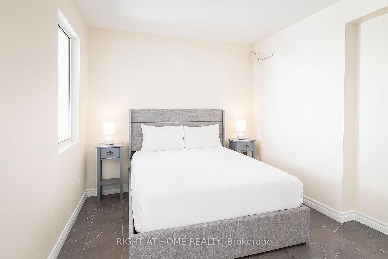Property Photo:  198-200 Queen Street W 204  ON M5V 1Z2 