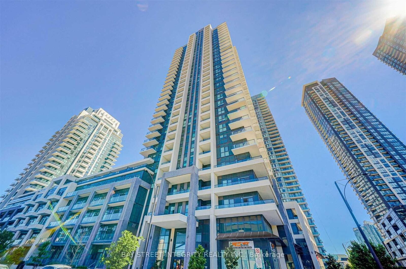 Property Photo:  4055 Parkside Village Drive 1920  ON L5B 0K8 