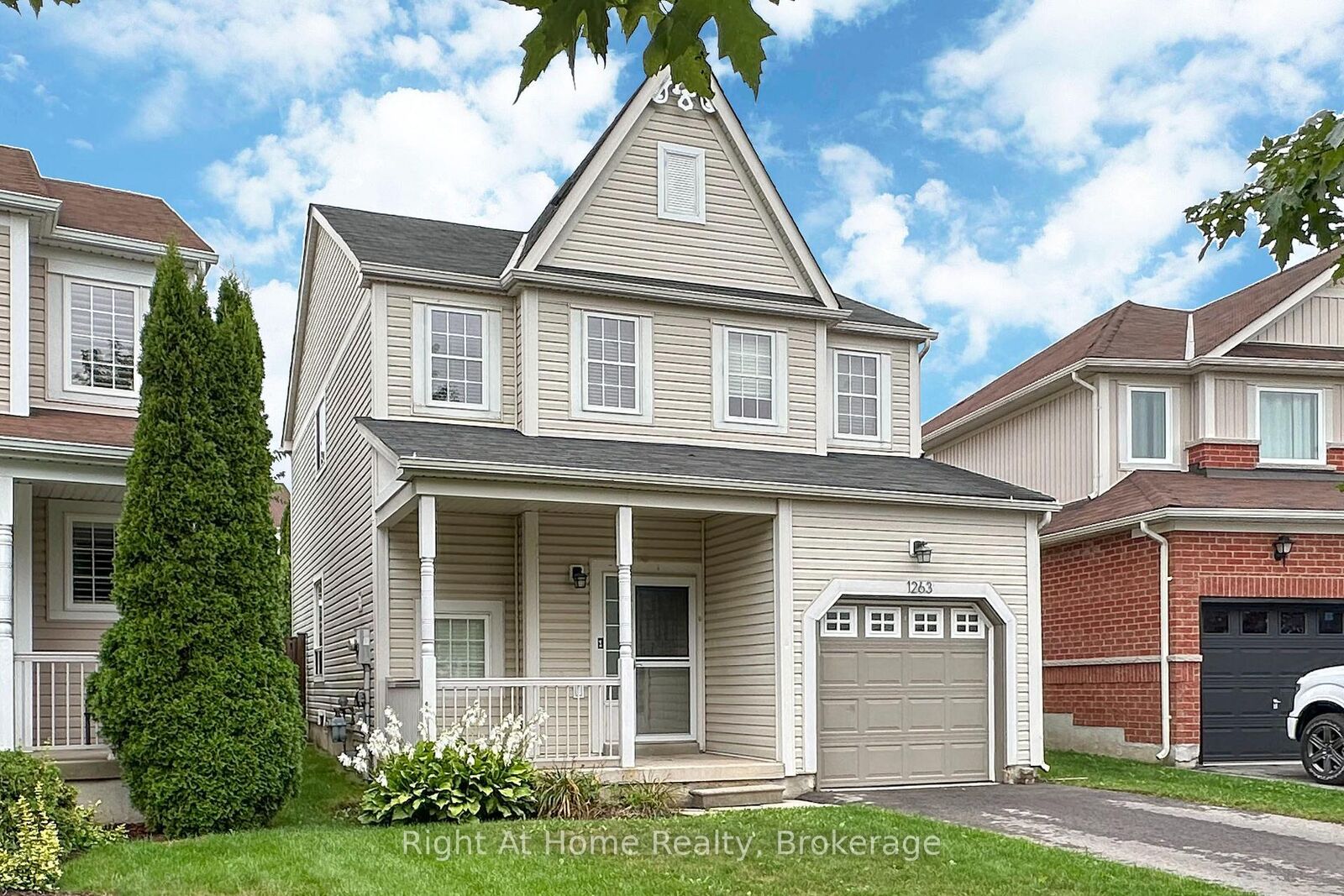 Property Photo:  1263 Gyatt Crescent  ON L1K 0M2 