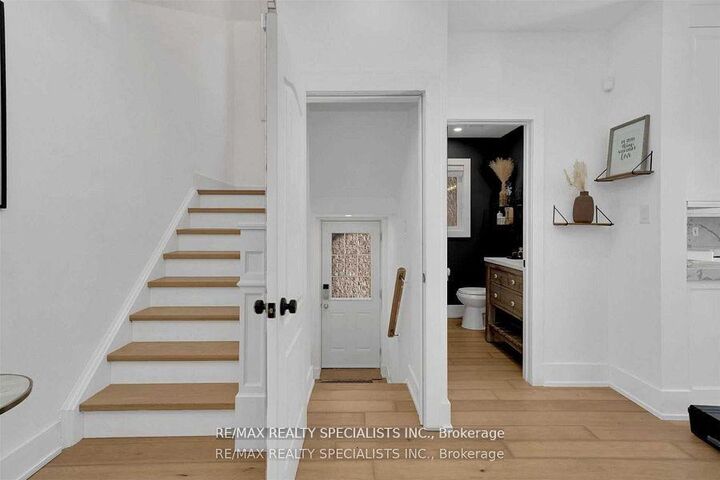 Property Photo: 7294 Rosehurst Drive Unit 2 ON L5N 8H1