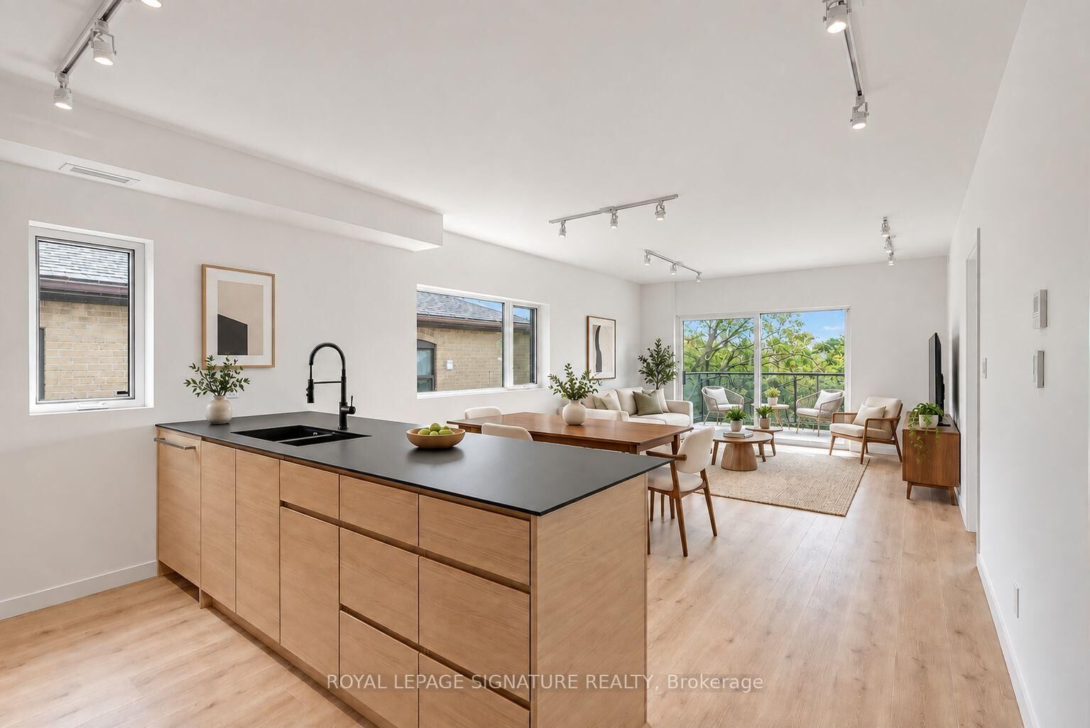 Property Photo:  1254 Davenport Road 4  ON M6H 2G9 
