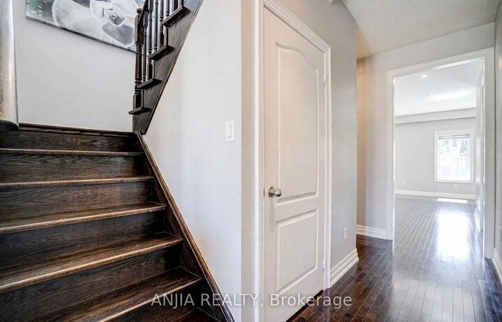 Property Photo:  191 Reeves Way Boulevard  ON L4A 0H8 