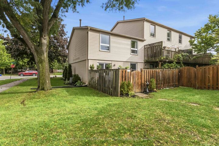 Property Photo:  109 McMaster Drive E  ON N6K 1J3 