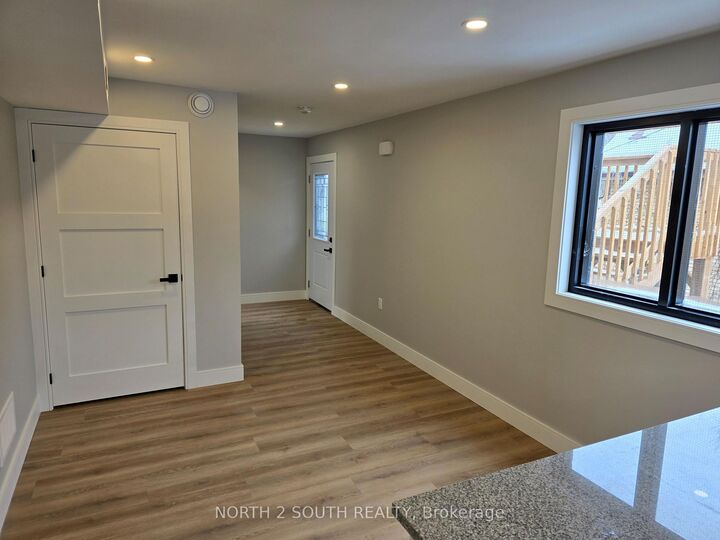 Property Photo:  241 Darling Street 1  ON N3S 3X3 