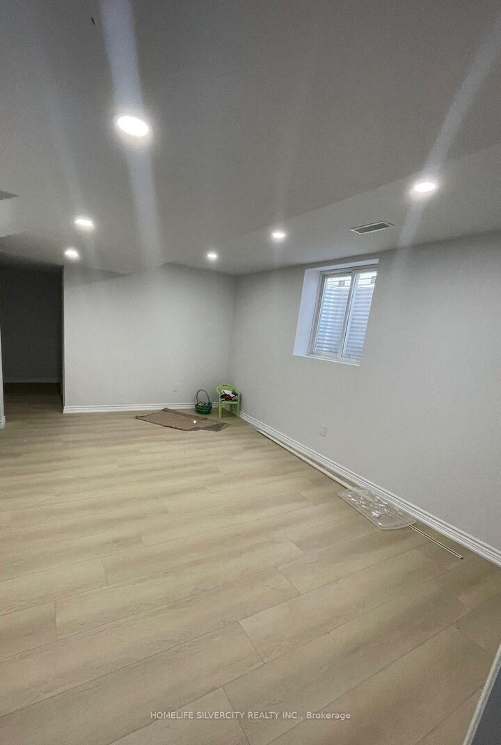 Property Photo:  29 Dunstable Drive 2  ON L1M 2L8 