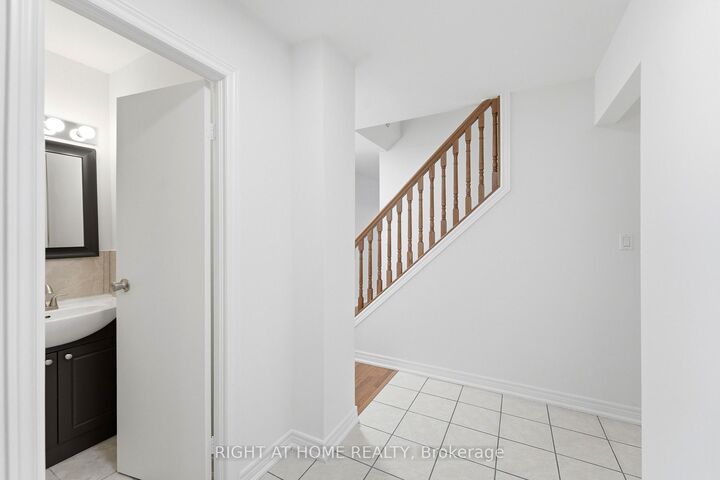 Property Photo:  92 St Andrews Drive 92  ON L8K 6H4 