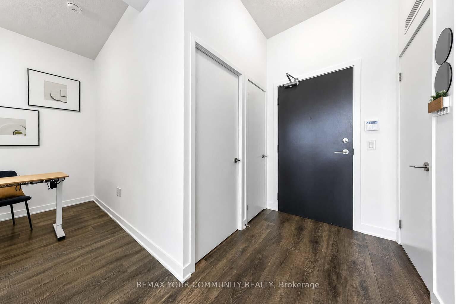 Property Photo:  60 Honeycrisp Crescent 917  ON L4K 0N5 