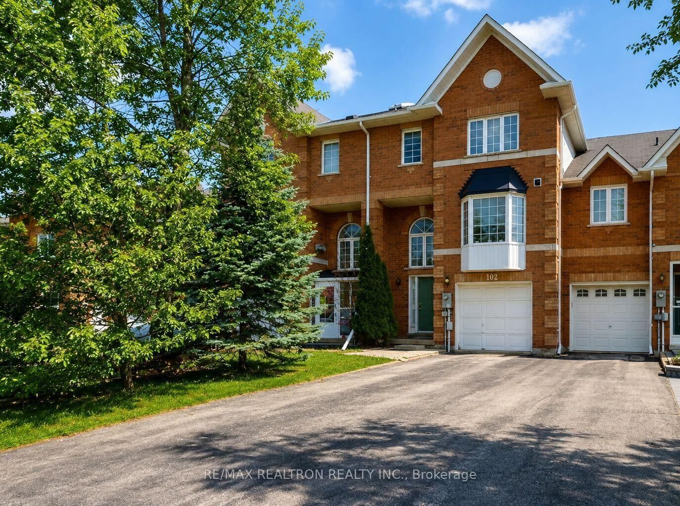Property Photo:  102 Royal Chapin Crescent  ON L4S 2A8 