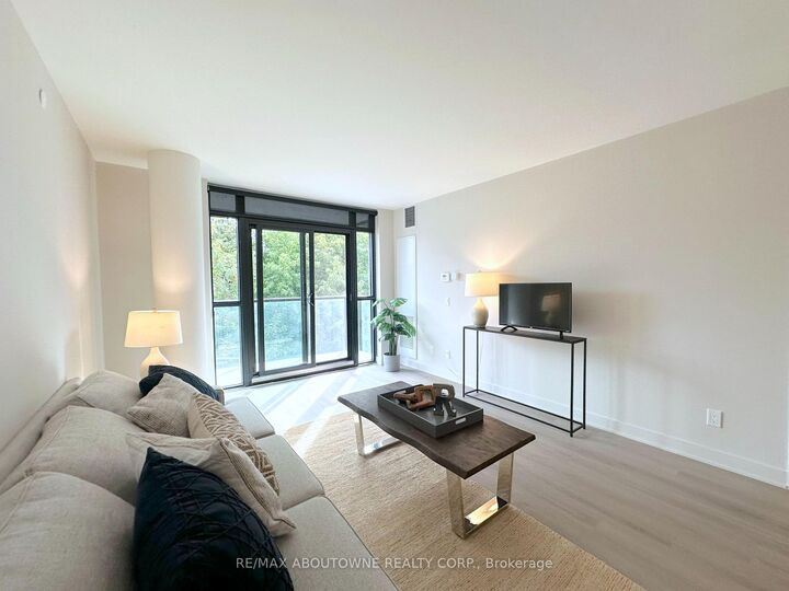 Property Photo:  3385 Dundas Street W 219  ON M6S 2S2 