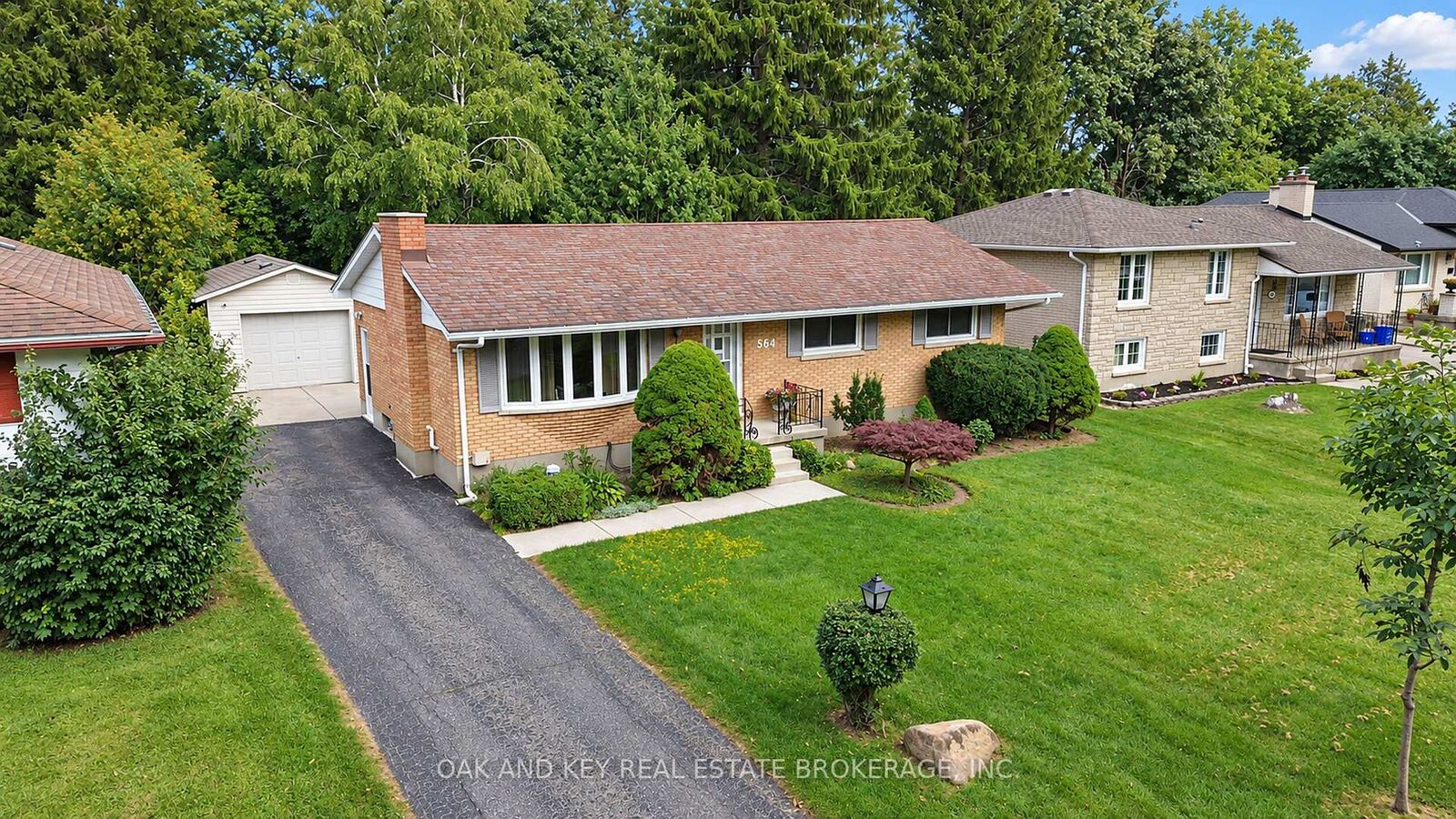 Property Photo:  564 Chiddington Avenue  ON N6C 2W5 