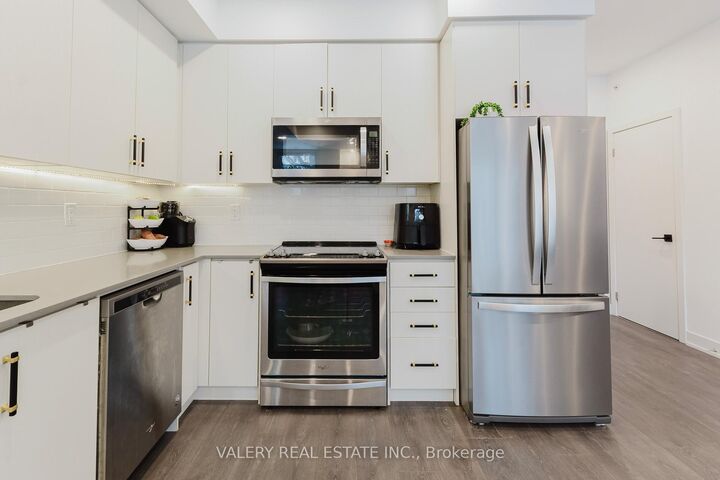 Property Photo:  3492 Widdicombe Way 16  ON L5L 0B8 