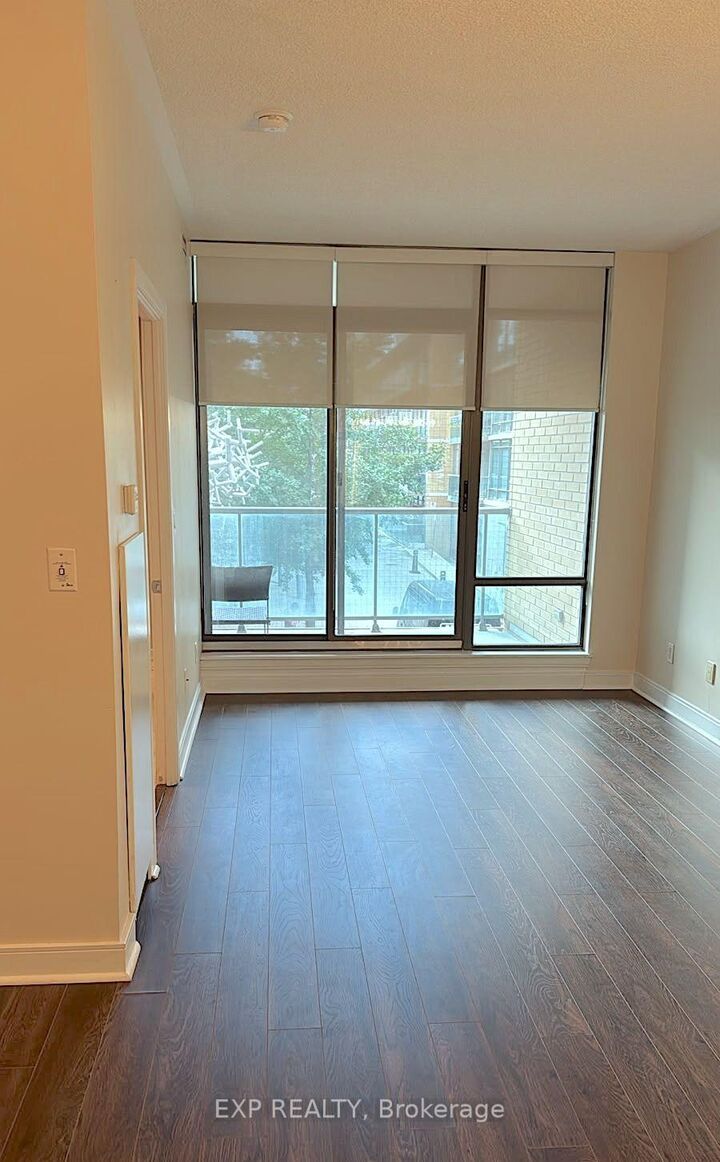 Property Photo:  18 Yorkville Avenue 209  ON M4W 3Y8 