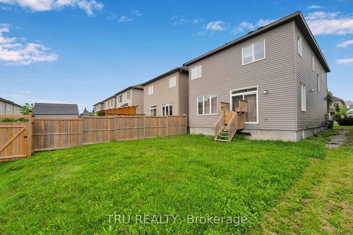 Property Photo:  207 Quarter Horse Street  ON K2S 0X8 