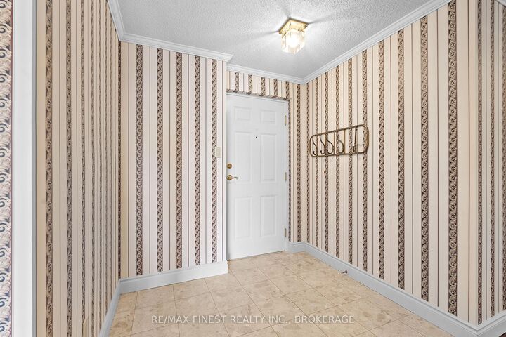 Property Photo:  1000 King Street W 302  ON K7M 8H3 