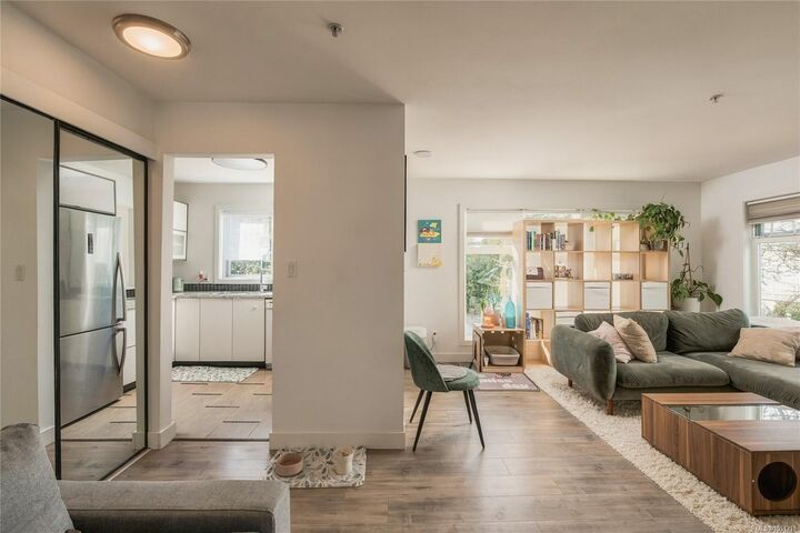 Property Photo:  3230 Glasgow Ave #203  BC V8X 1M2 