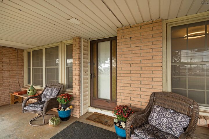 Property Photo:  703 S Berry Street  TX 76354 