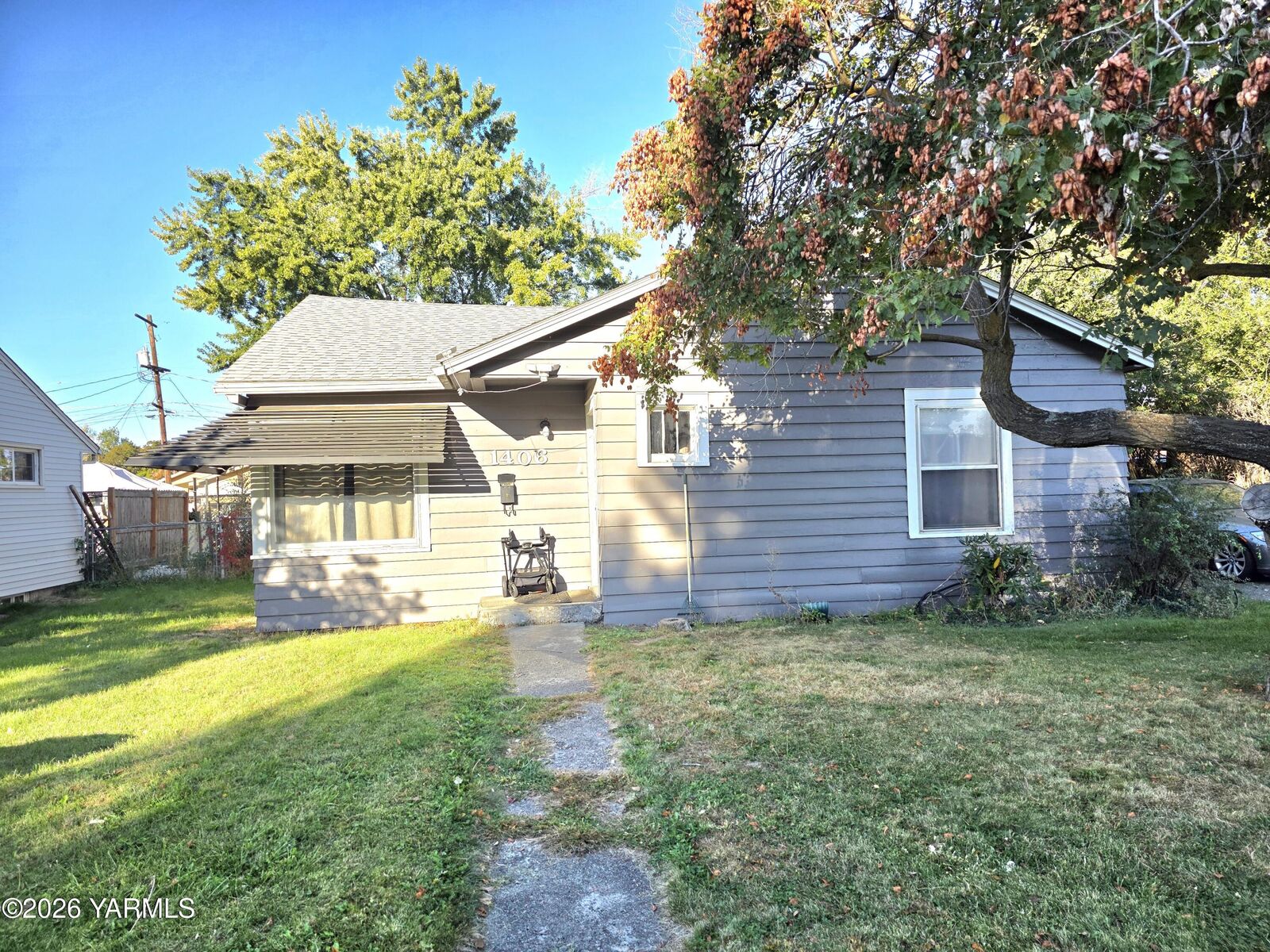Property Photo: 1406 S 5th Ave WA 98902
