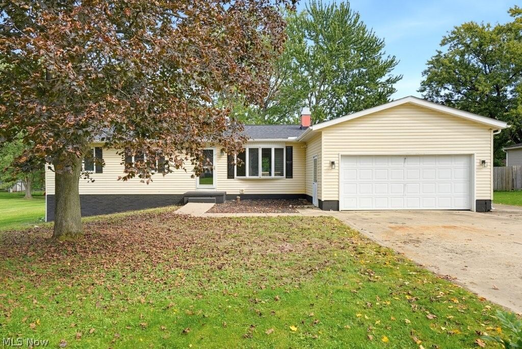 Property Photo: 1535 S Plainview Drive OH 44321