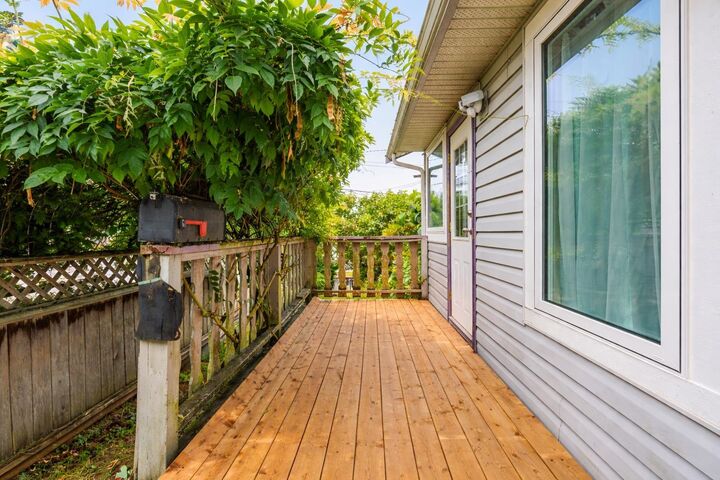 Property Photo:  32881 1st Avenue  BC V2V 1E8 